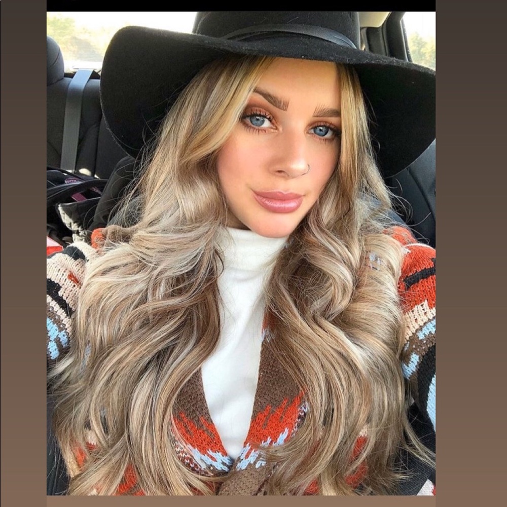 Meet your Posher, Devin